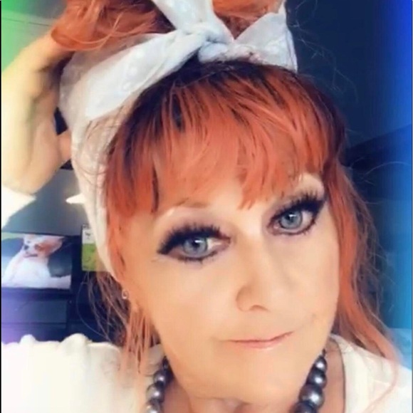 Meet your Posher, Debra - Picture 2 of 3